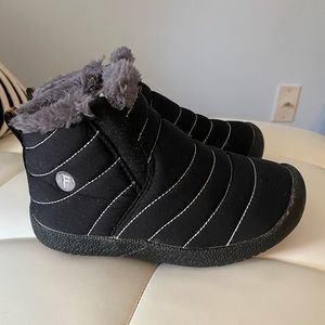 Boys Snow Boots Waterproof SlipOn Fur Lined size 1